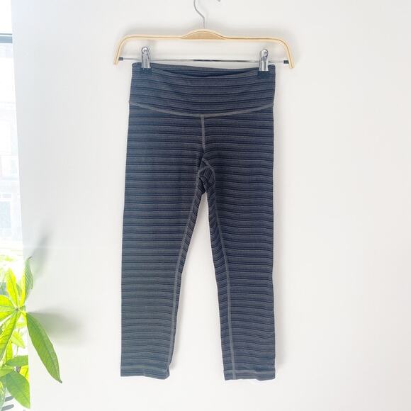 Lululemon Gray Stripe Wunder Under Crop Leggings Size 2 - Picture 1 of 4